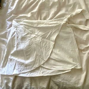 White linen wrap skirt. Great for the beach. Zipper closure on back, tie front